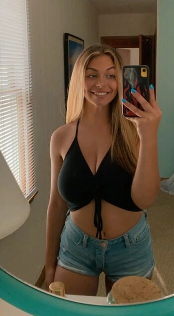 Full leaked Ashleighmarchetti private onlyfans photo