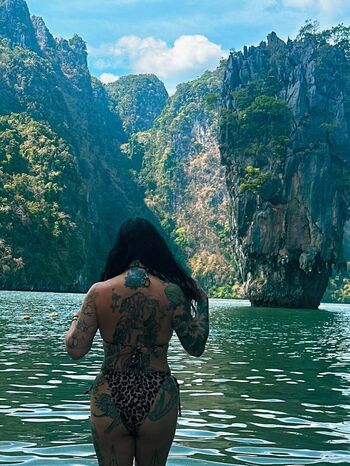 Full leaked Ashlynnsasha private onlyfans photo