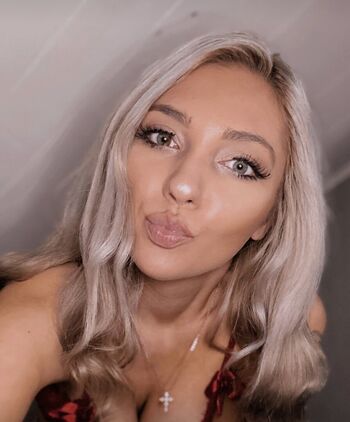 Full leaked Asslyn private onlyfans photo