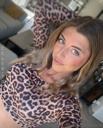 Ava Abricot