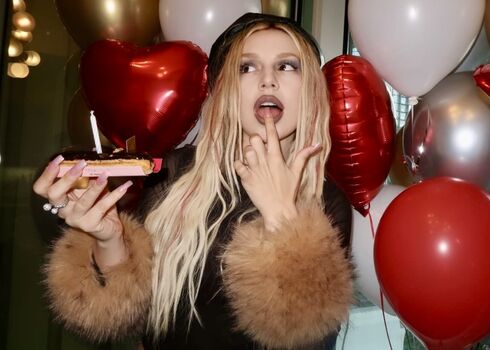 Full leaked Ava max private onlyfans photo