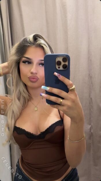 Full leaked Avendaaxs private onlyfans photo