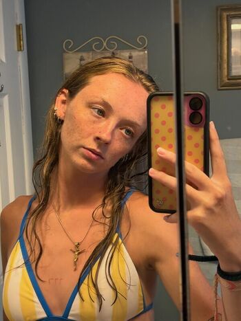 Full leaked Avery shipp page private onlyfans photo