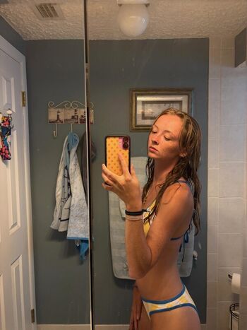 Full leaked Avery shipp page private onlyfans photo
