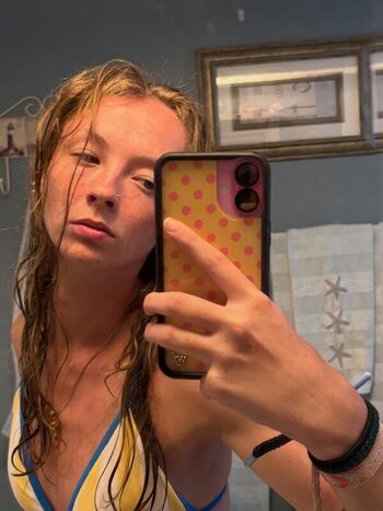 Full leaked Avery shipp page private onlyfans photo