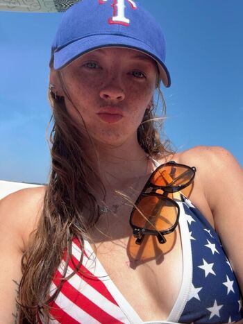 Full leaked Avery shipp page private onlyfans photo