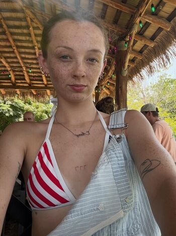 Full leaked Avery shipp page private onlyfans photo