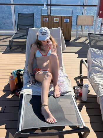 Full leaked Avery shipp page private onlyfans photo