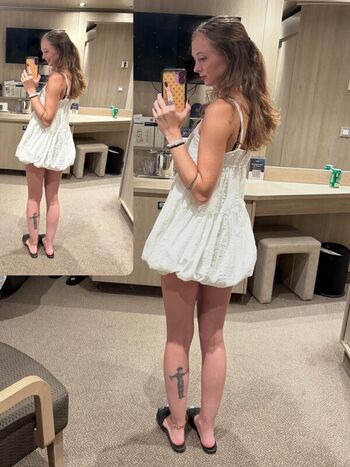 Full leaked Avery shipp page private onlyfans photo