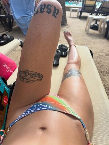 Full leaked Avery shipp page private onlyfans photo