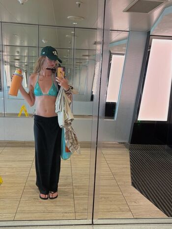 Full leaked Avery shipp private onlyfans photo