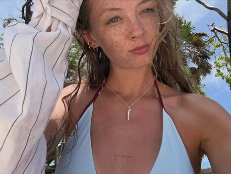 Full leaked Avery shipp private onlyfans photo