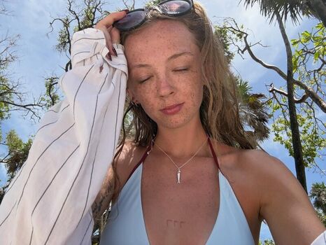 Full leaked Avery shipp private onlyfans photo