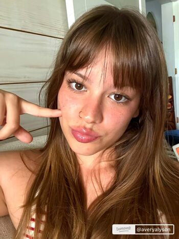 Full leaked Averyalyson private onlyfans photo