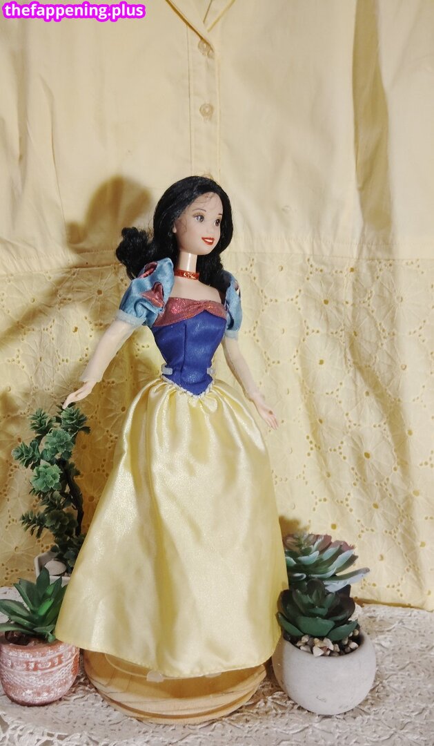 Barbie_snow