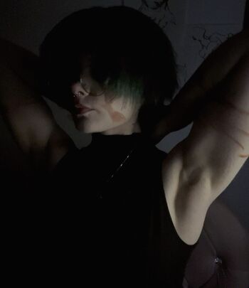 Full leaked Beezleneezle private onlyfans photo