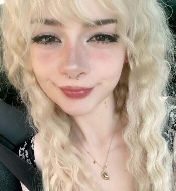 Full leaked Beezleneezle private onlyfans photo