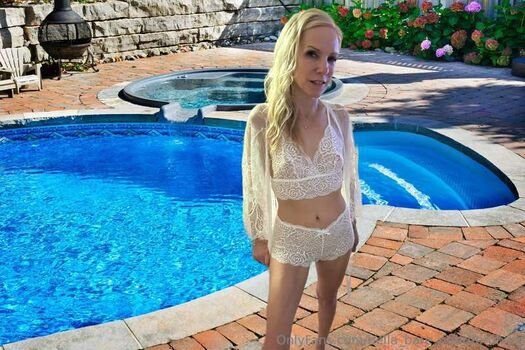 Full leaked Bella bare private onlyfans photo