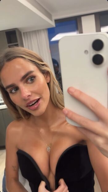 Full leaked Bella lindsayx private onlyfans photo