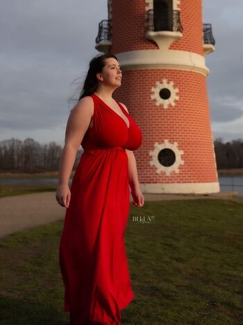 Full leaked Bella mona private onlyfans photo