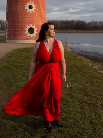 Full leaked Bella mona private onlyfans photo