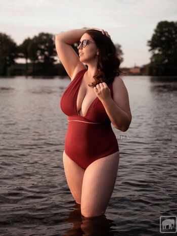 Full leaked Bella mona private onlyfans photo