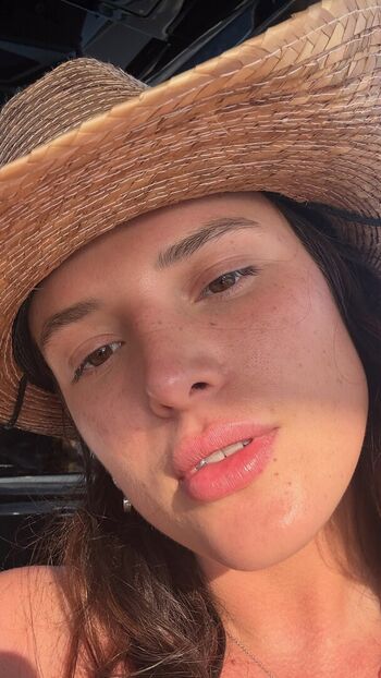 Full leaked Bella thorne  page private onlyfans photo