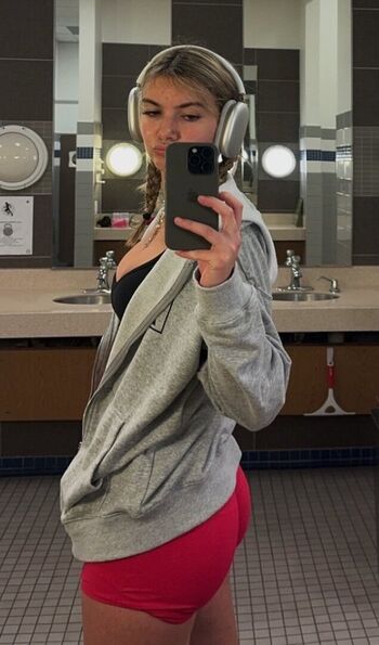 Full leaked Bella private onlyfans photo