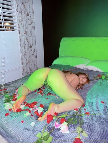 Full leaked Bigcakealyssa private onlyfans photo