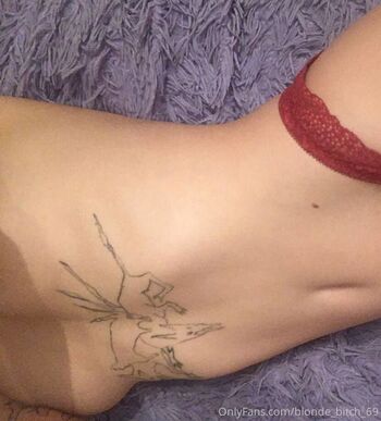 Full leaked Blonde bitch private onlyfans photo