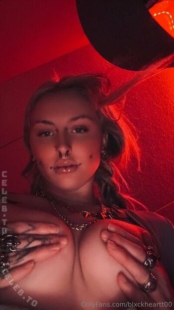 Full leaked Blxckheartt private onlyfans photo