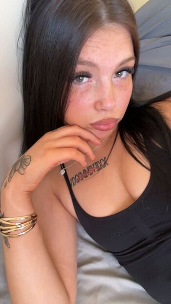 Full leaked Bratzzbunnyyy private onlyfans photo