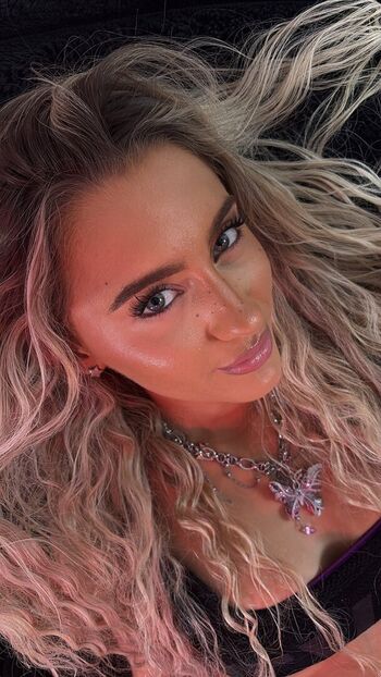 Full leaked Breemoon private onlyfans photo