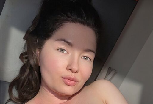 Full leaked Busty ema private onlyfans photo