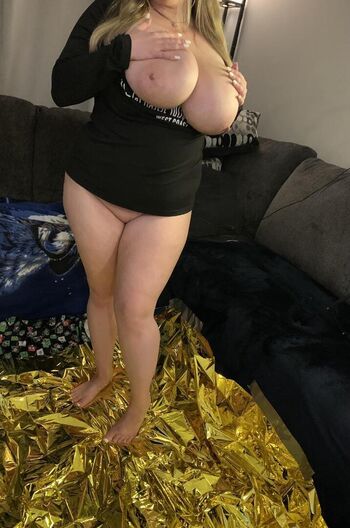 Full leaked Bustyhousewifey private onlyfans photo