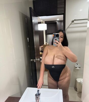 Full leaked Bustyzoe private onlyfans photo