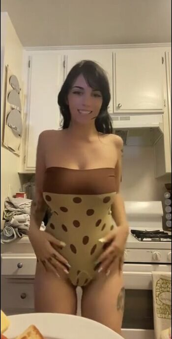 Full leaked Bvnnybearz private onlyfans photo