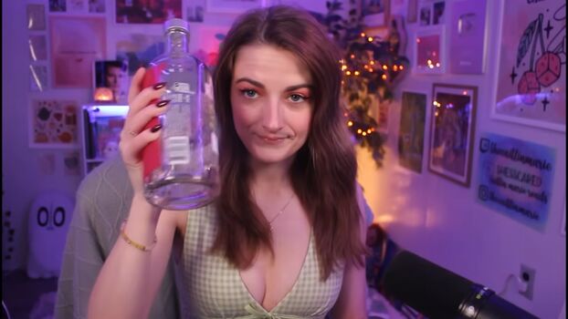 Full leaked Caitlin marie reacts private onlyfans photo