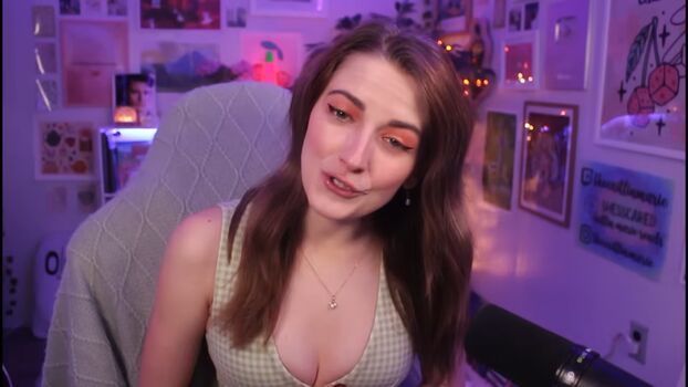 Caitlin Marie Reacts