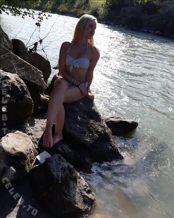 Full leaked Cari ina private onlyfans photo