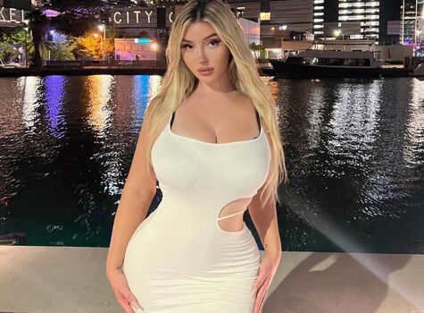 Full leaked Carlinicki private onlyfans photo