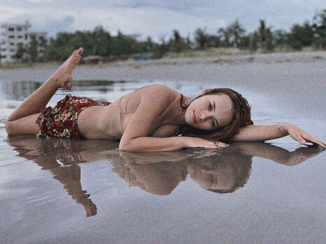 Full leaked Caroline grasland private onlyfans photo