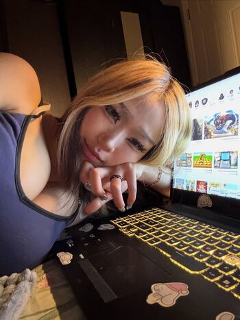 Full leaked Cellow page private onlyfans photo