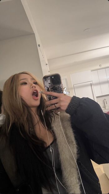 Full leaked Cellow page private onlyfans photo