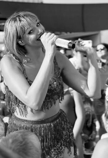 Charity Eden / Taylor Swift Impersonator