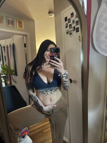 Full leaked Chelsswellss private onlyfans photo