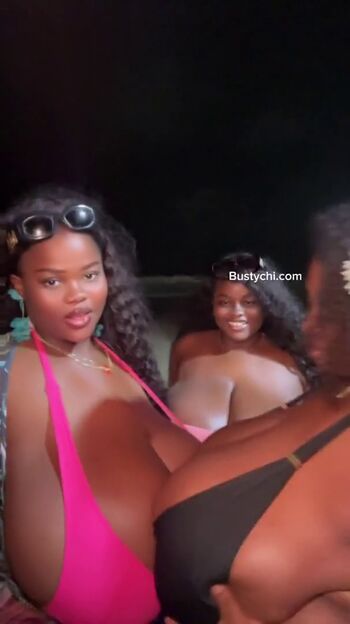 Full leaked Chioma lovv page private onlyfans photo