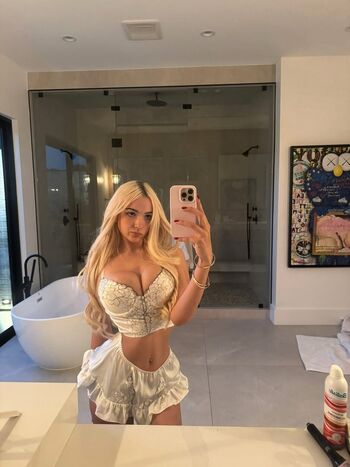 Full leaked Chloecollins private onlyfans photo