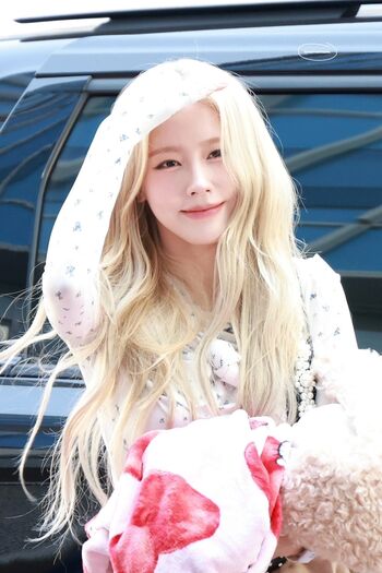 Cho Mi-yeon (Miyeon) - i-dle [(G)I-dle]