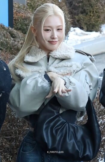 Cho Mi-yeon (Miyeon) - i-dle [(G)I-dle]